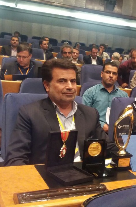 انتخاب مدیر مجتمع دخانیات گیلان به عنوان چهره ماندگار صنعت ، معدن و تجارت کشور