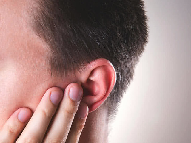 قرمز و داغ شدن گوش ها ودلایل آن