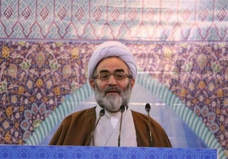 امام جمعه رشت: تصویب قوانین غربی نمی‌تواند مشکلات کشور را حل کند