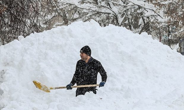 مسافرت به شمال ممنوع/ بارش نیم متری برف در گیلان/ محور پونل ـ خلخال تا پایان زمستان مسدود شد