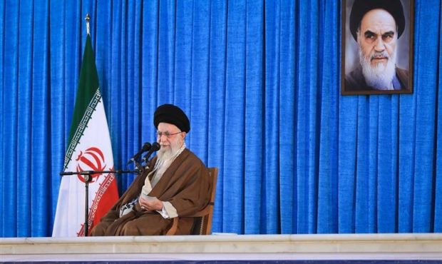 رهبر انقلاب: انقلاب امام جایگاه آمریکا را تنزل داد